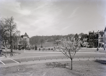 19102 Hoek Amsterdamseweg, Zijpendaalseweg en Sweets de Landasstraat, 16-04-1949