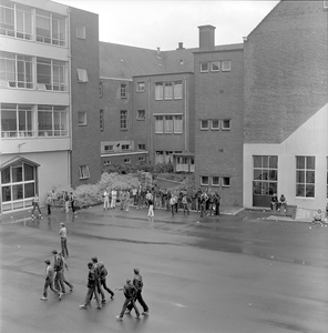 2027 Boulevard Heuvelink, 1981