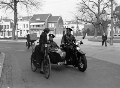 2156 Arnhem Met de verkeerspolitie op stap, 1938