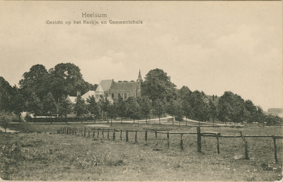 1023 Heelsum, Gezicht op het Kerkje en Gemeentehuis, 1912-1913