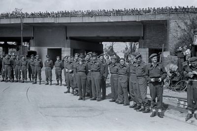 558 Opening Baileybruggen Arnhem, 9 juni 1945