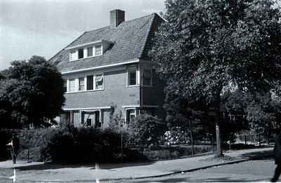 652 Arnhem verwoest 1945, 1945