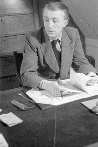 7373 Johan v.d. Woude, schrijver, 13-12-1946