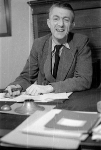 7377 Johan v.d. Woude, schrijver, 13-12-1946