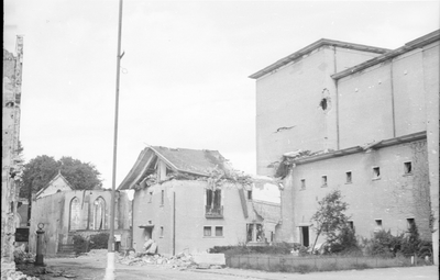 102 Arnhem verwoest, zomer 1945