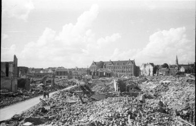319 Arnhem verwoest, 1945