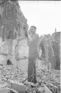 82 Arnhem verwoest, 1945