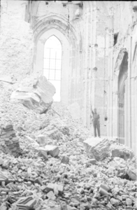 84 Arnhem verwoest, 1945