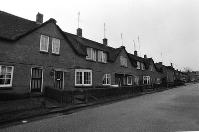 11656-0003 Straatbeeld Heveadorp, 07-12-1981