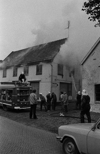 4097-0004 Groessen. Brand Snackbar de Waay, 19-10-1978