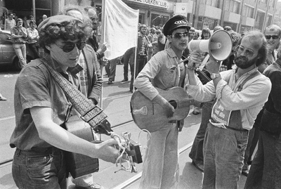 5817-0008 Amsterdam. Demonstratie bij de Algemene Bank Nederland, 19-06-1979