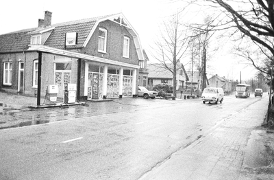 7015-0001 Laag-Soeren. Straatbeeld Harderwijkerweg, 18-12-1979