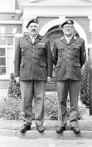 8172-0001 Jubilerende militairen Florisson en Rijgersberg, 28-05-1980