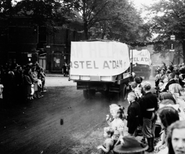 2639 AMSTERDAM HELPT ARNHEM, 11 september 1945