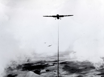4990 LUCHTFOTO'S, 1943-1944