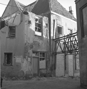 112 Vervallen woningen in de Oeverstraat, ca. 1960