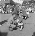 272 Spelletjes op straat, ca. 1960