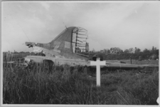 108 Engelse bommenwerper in de uiterwaarden, augustus 1945