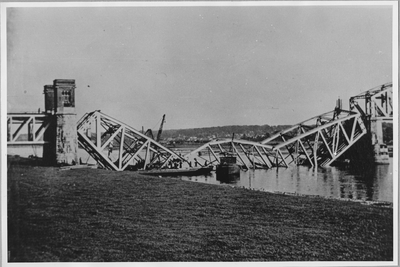 129 Spoorbrug Oosterbeek, mei 1940