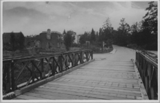 17 Stationsweg met brug Oosterbeek, 1945