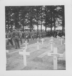 386 Airborne Begraafplaats Oosterbeek, 25 september 1945