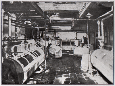 5.01-0006 Interieur van stoomblekerij De Kolk in Amersfoort, 1920-1930