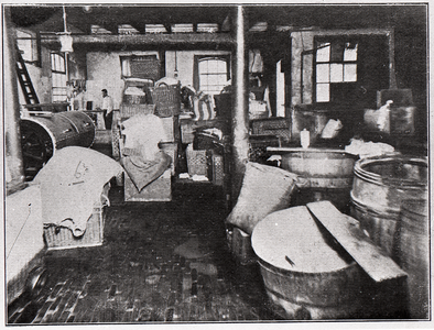 5.01-0007 Interieur van stoomblekerij De Kolk in Amersfoort, 1920-1930