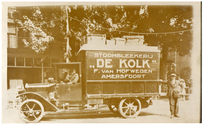 5.01-0016 Oud model autobus van stoomblekerij De Kolk in Amersfoort, 1925