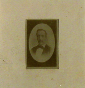 25-0055 mog. Jan Pieter van Mansvelt, echtgenoot Mathilde Eléonore van Riel, medaillonfoto, ca. 1875