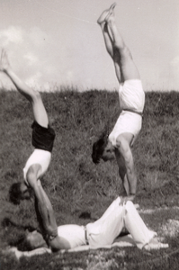 47-0018 Onbekende jongeman, Johan Christiaan August Wilhelm Hoek jr. (Jan) en Jacob Hoek (Jaap), ca. 1950