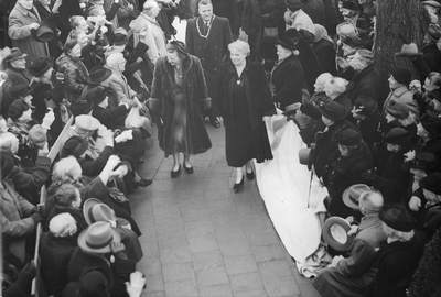 51 Koningin Juliana bezoekt Arnhem, 28-01-1953
