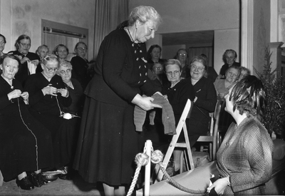 64 Koningin Juliana bezoekt Arnhem, 28-01-1953