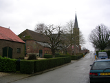 10690 vanuit de Kerk straat naar dijk zicht op St. Servatiuskerk, 15-01-2008