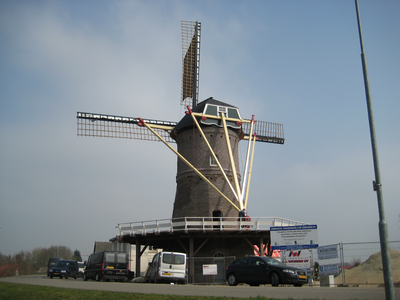 10851 Maasbommelsche korenmolen tijdens de restauratie, 16-03-2011