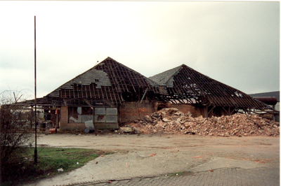 12036 ruïne en ingestort dak steenfabriek Angerlo, 13-08-2002