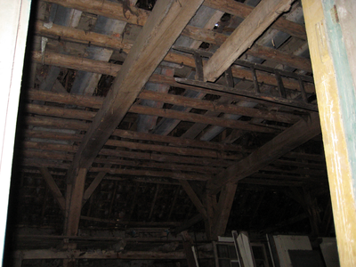 7959 onderkant dak met balken schuur landgoed Loenen, 11-02-2009
