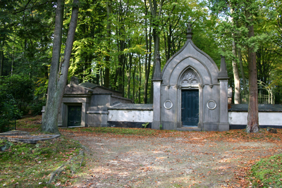 9517 Het grafmonument van de familie Huijssen van Kattendijke op begraafplaats Rosendael, 10-10-2007