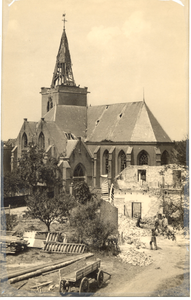1531 Nederlands Hervormde kerk aan de Kerkstraat te Zetten (1945)., 1945