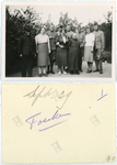 3-0119 Groepsportret met burgers en mensen in uniform. Uiterst rechts: Jacob Foeken in uniform, 1927-1930