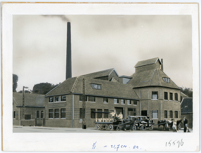 16 De oude Camiz fabriek, ingekleurd, 1920-1940