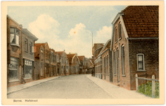 436 Oudtijds gekleurde prentbriefkaart van de Hofstraat te Borne