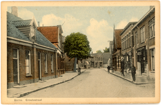 438 Oudtijds gekleurde prentbriefkaart van de Grotestraat te Borne