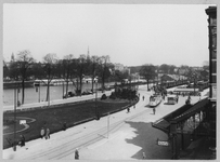 2207 Groningen : Stationsplein : gezien naar het oosten / Kramer, P.B., ca 1930