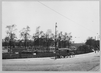 2209 Groningen : Stationsplein : gezien naar het noordoosten : met paard en wagen / Kramer, P.B., ca 1925