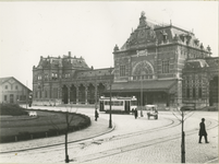 2878 Groningen : Stationsplein : stationsgebouw / Kramer, P.B., 1915-1925