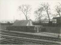 2885 Groningen : Stationsplein : nieuw werkhuisje bij het spoorwegemplacement / Kramer, P.B., 1930-1940