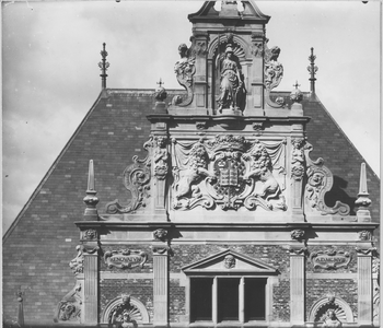 3902 Groningen : Broerstraat 5 : Academiegebouw : bouw geveltop / Kramer, P.B., 1909