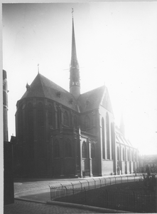 5176 Groningen : Broerstraat : Sint Martinuskerk : gezien naar het westen / Kramer, P.B., ca 1930