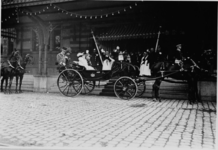 5979 Groningen : Stationsplein : aankomst van de koningin en prins Hendrik t.g.v ... / Kramer, P.B., 1914-06-30