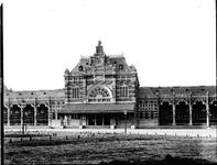 7135 Groningen : Stationsplein : Hoofdstation : voorgevel : middenpartij / Kramer, J.G., 1896